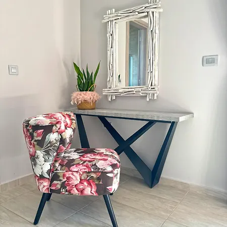 Effi Lourdata * Λουρδάτα