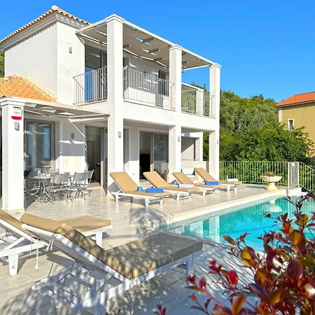 Effi Lourdata Βίλα *