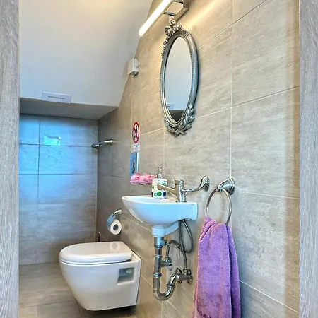 Βίλα Effi Lourdata