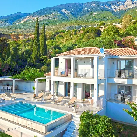 Βίλα Effi Lourdata