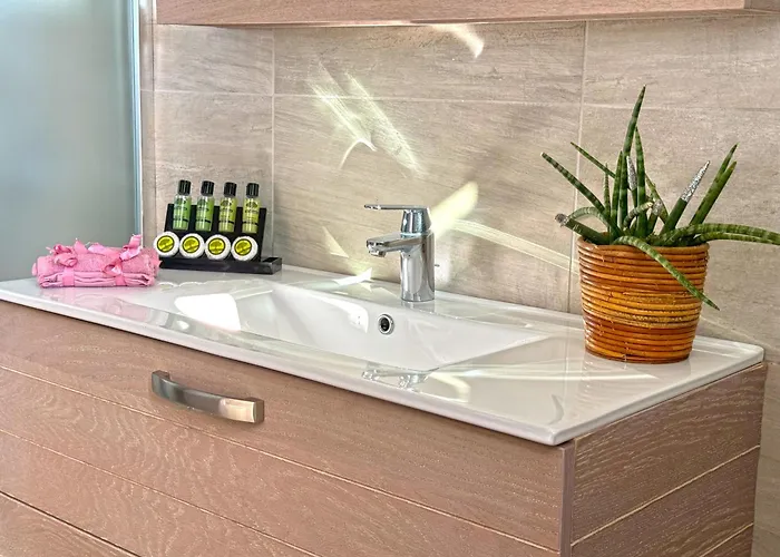 Willa Effi Lourdata *