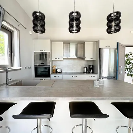 فيلة Effi Lourdata *