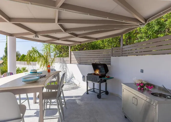 Effi Lourdata فيلة *