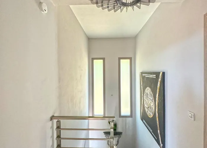 Effi Lourdata فيلة *