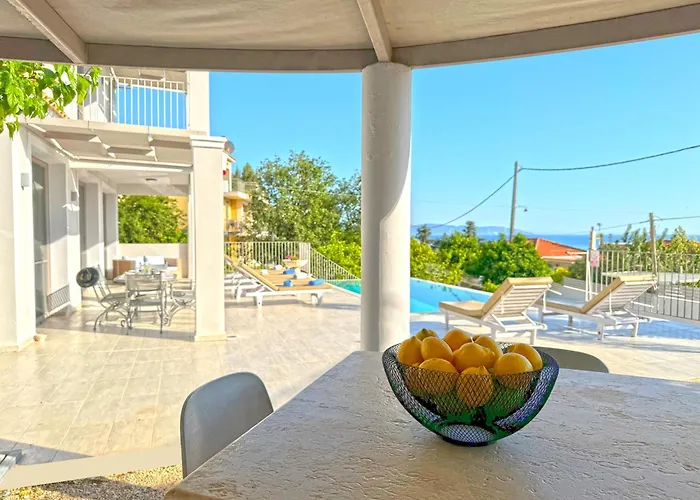 فيلة Effi Lourdata