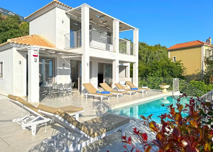 Effi Lourdata فيلة *