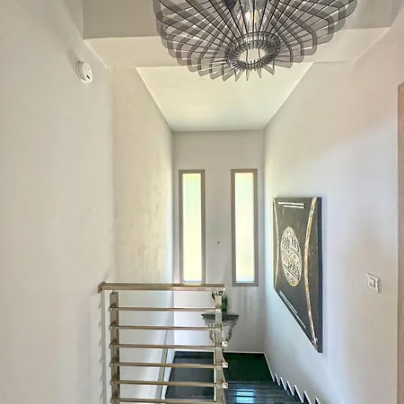 Effi Lourdata Вилла *