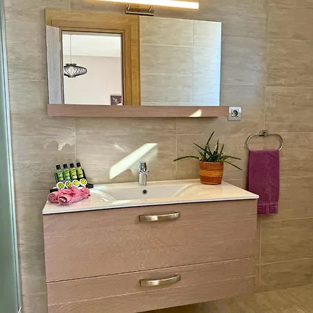 Effi Lourdata Вилла