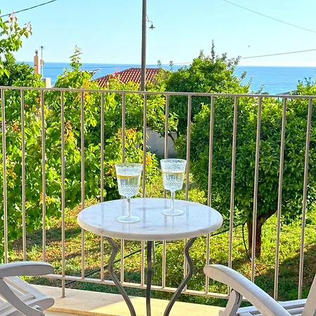 Effi Lourdata Вилла